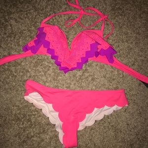 Vs push up bikini with cheeky bottoms